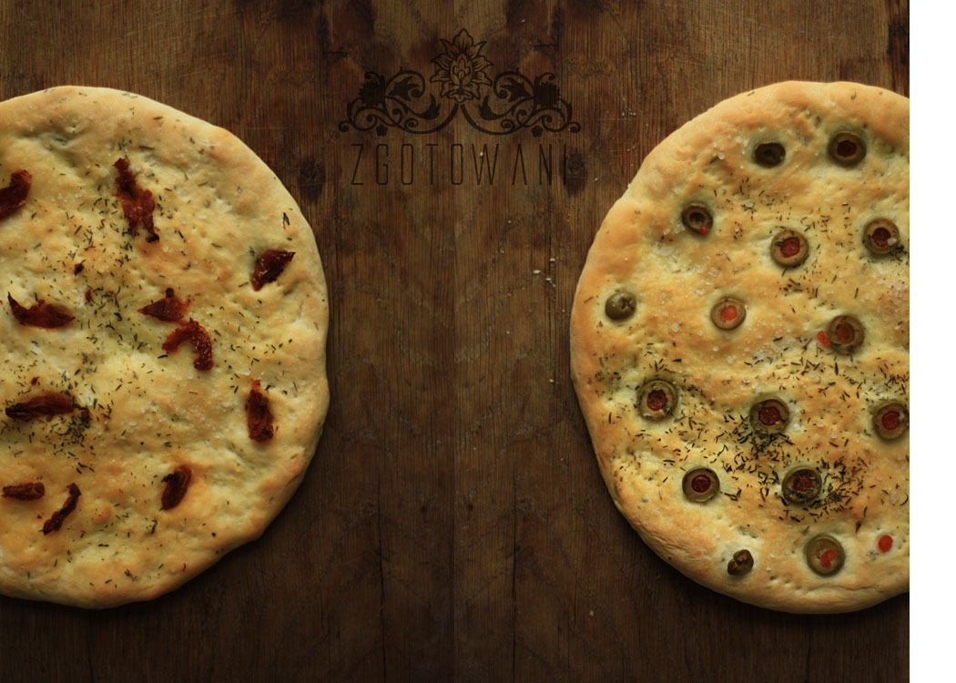 focaccia-z-suszonymi-pomidorami-i-oliwkami