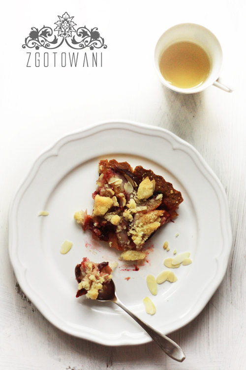 tarta-ze-sliwkami-i-migdalami-1