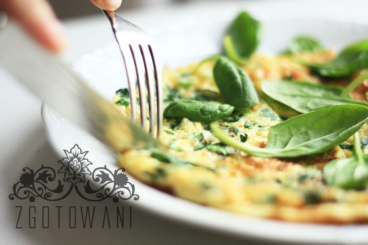 omlet-ze-swiezym-szpinakiem
