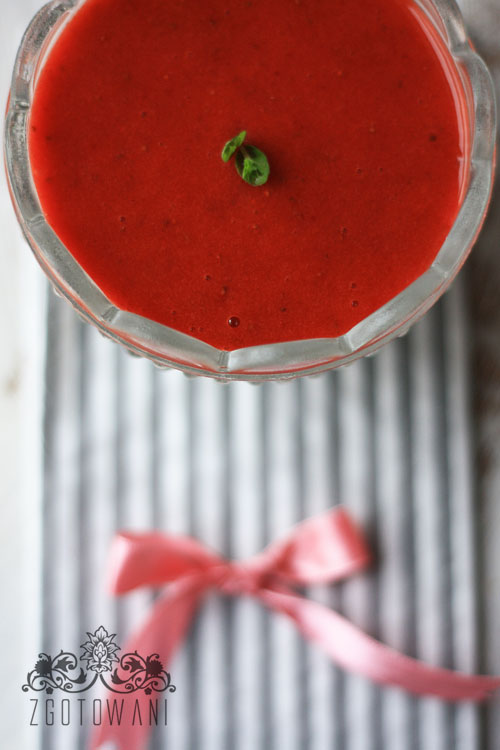 panna-cotta-z-musem-truskawkowym