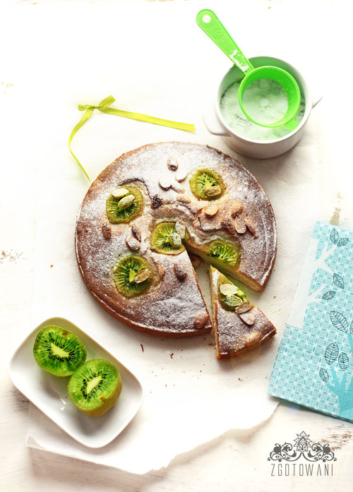 placek-piaskowy-z-kiwi-i-migdalami-1