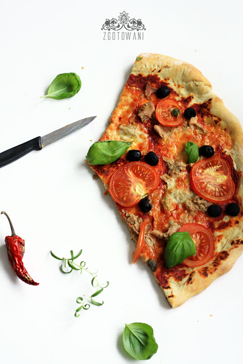 pizza-z-tunczykiem-oliwkami-i-kaparami-6