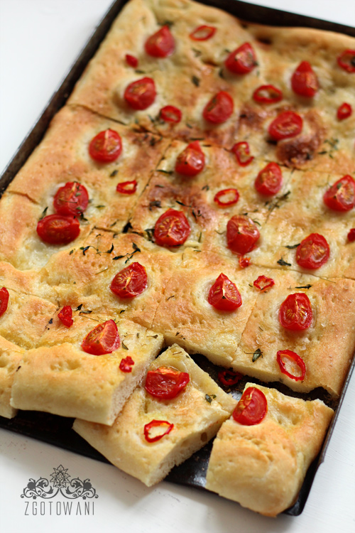 focaccia-z-pomidorkami-i-pikantna-papryczka-5