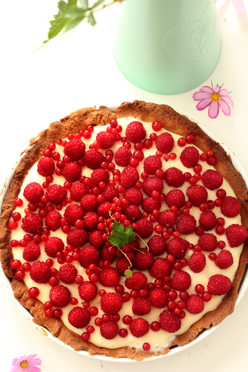 pyszna-tarta-z-masa-budyniowa-i-malinami-2