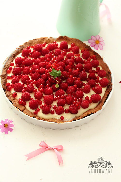 pyszna-tarta-z-masa-budyniowa-i-malinami-7