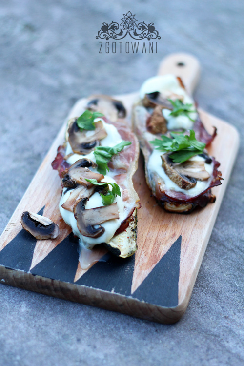 grillowana-cukinia-z-szynka-szwarcwaldzka,-mozzarella-i-pieczarkami-3