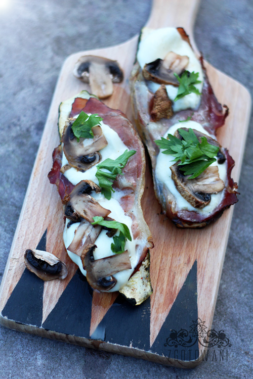 grillowana-cukinia-z-szynka-szwarcwaldzka,-mozzarella-i-pieczarkami-7