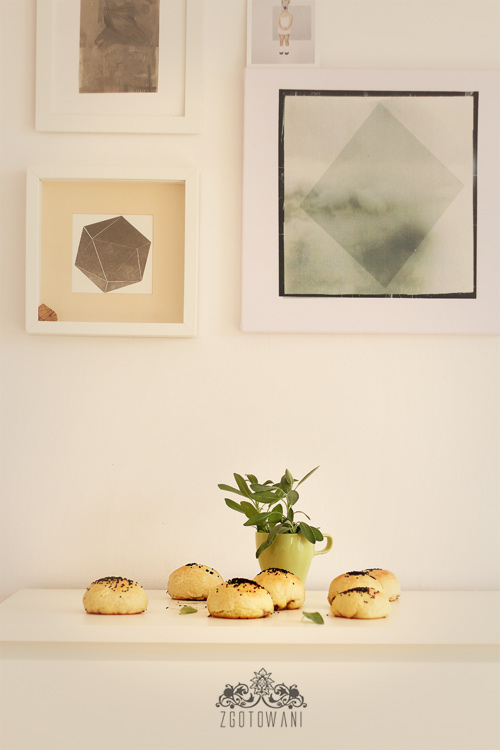 drozdzowe-buleczki-z-pieczarkami-i-mozzarella-8