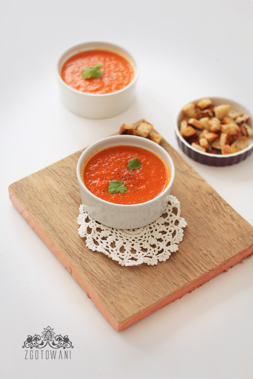 zupa-krem-z-pieczonej-papryki-i-pomidorow-3