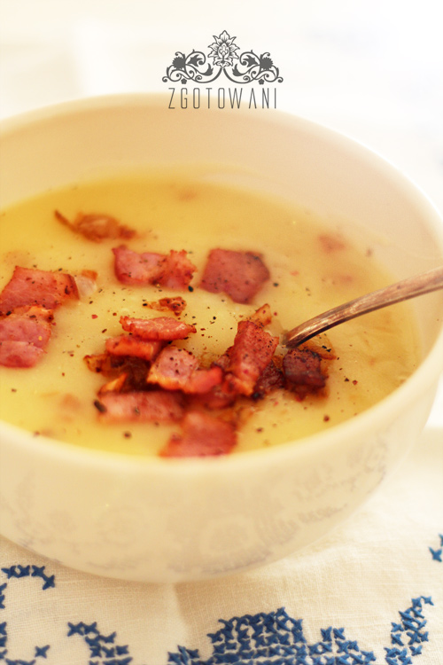 zupa-krem-z-ziemniakow-z-podsmazona-cebulka-i-boczkiem-1