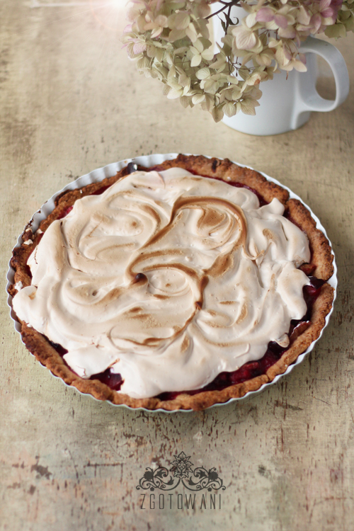 tarta-ze-sliwkami,-gruszkami-i-beza-6