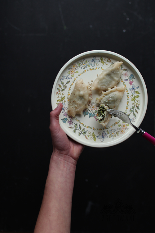 pierogi-ze-szpinakiem,-serem-feta-i-suszonymi-pomidorami-6