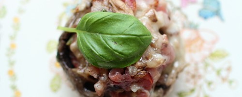 Pieczarki faszerowane boczkiem, szynką szwarcwaldzką i mozzarellą
