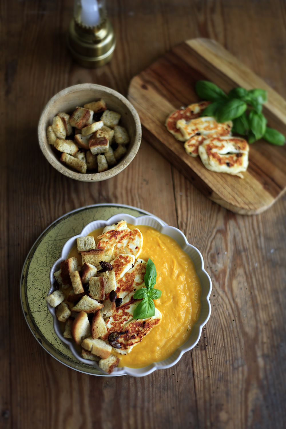 Zupa krem z  pieczonej dynii z halloumi